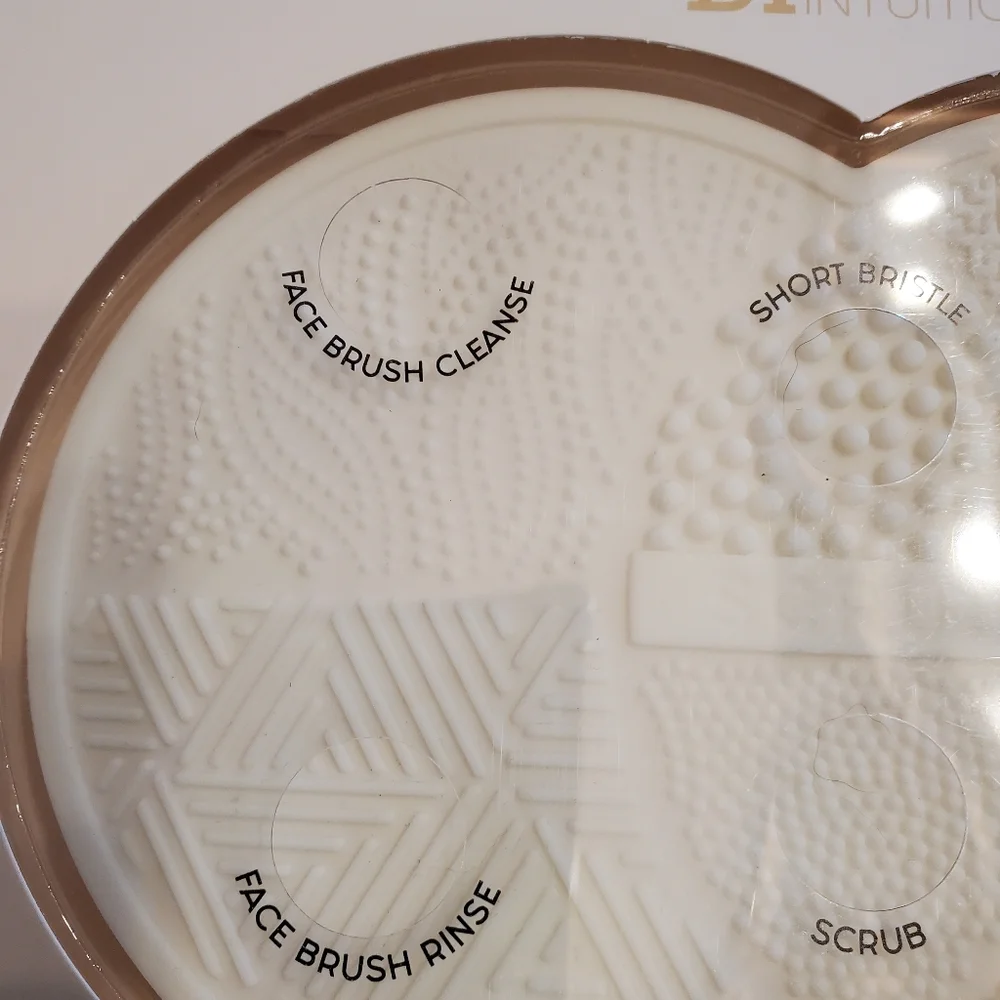 Beauty Intuition Cosmetic Brush Cleaning Mat